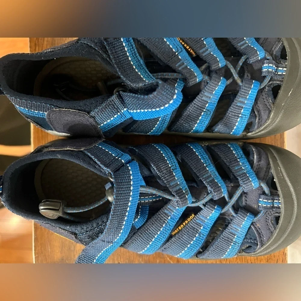 Keen Newport H2 Hiking Sandals Shoes Youth Blue Slip resistant water Size 2